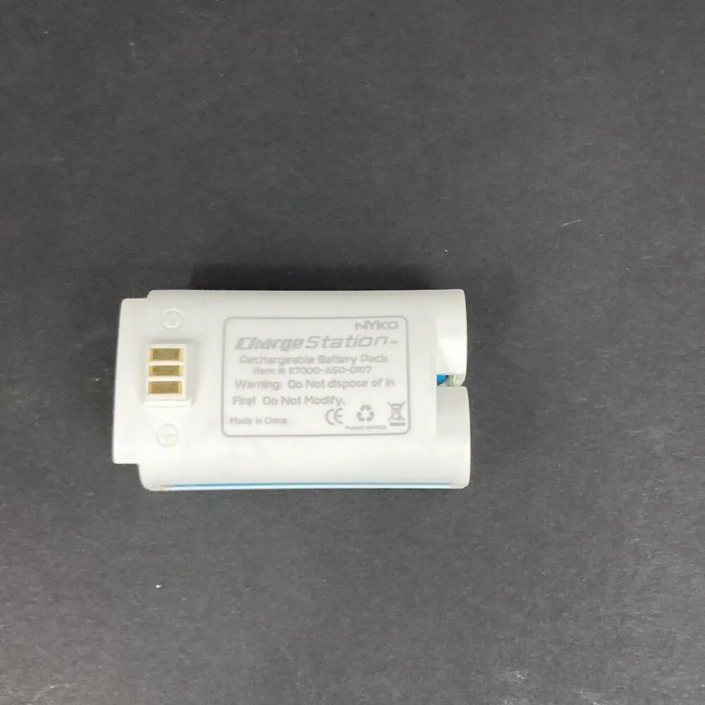 Nyko - Wii Compatible Charging Dock + Battery - White - 87000-A50